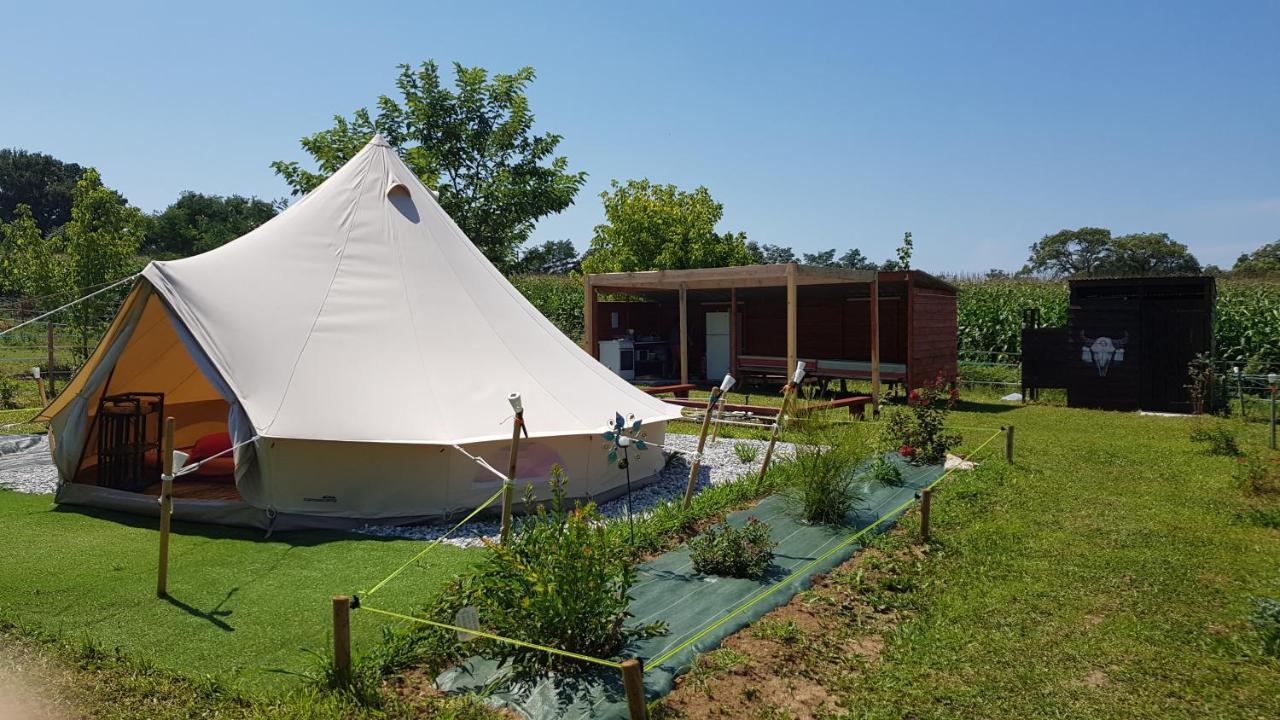 La Petite Ferme De Pouillon - Parc Animalier - Aire De Loisirs Acomodação com café da manhã Exterior foto